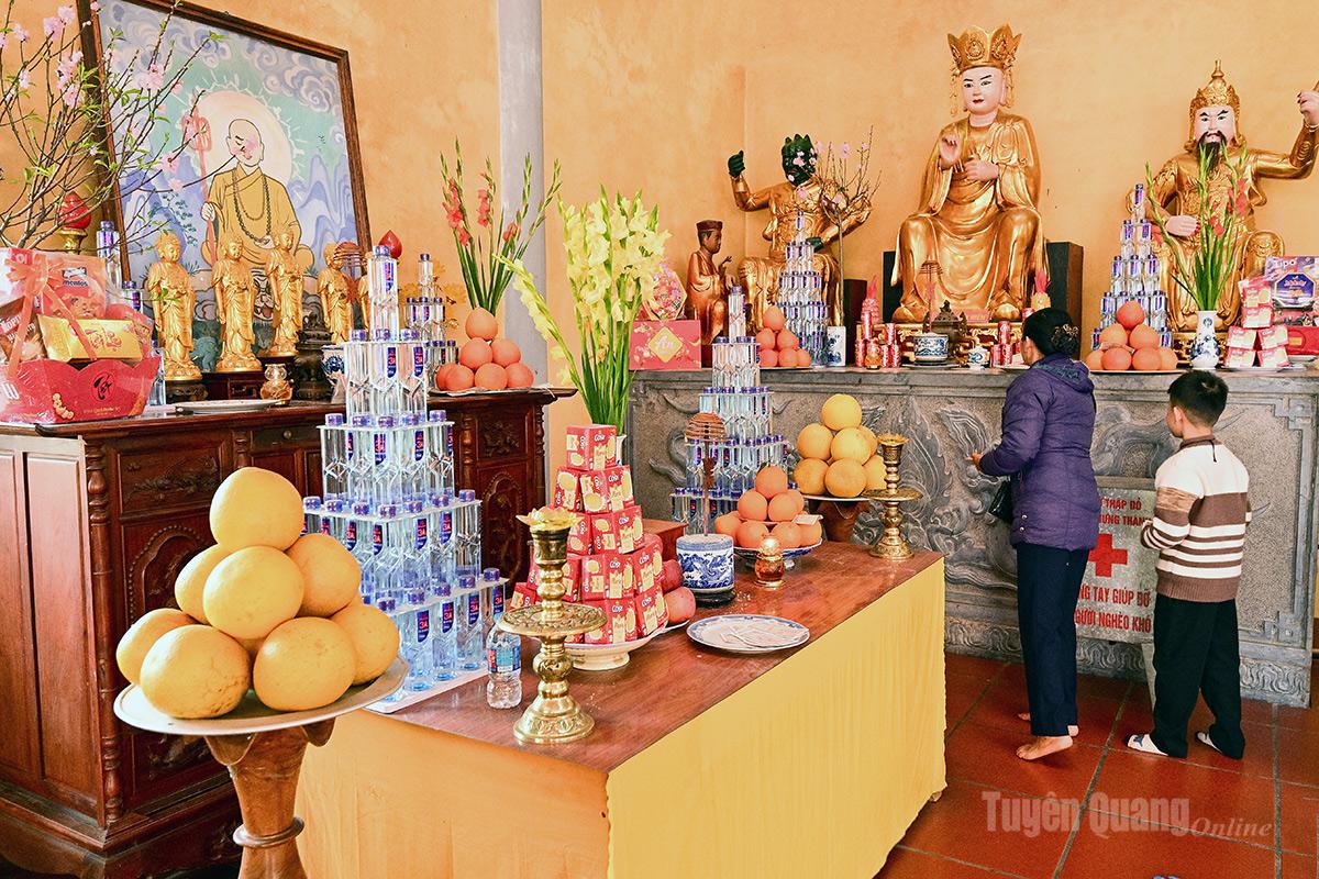 Buddhists and visitors attend pagodas at the beginning of the year.