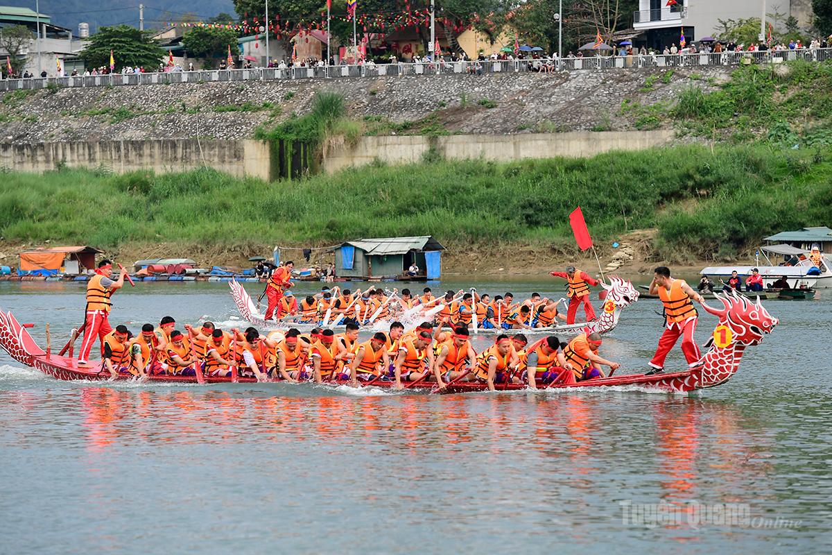 Màn so tài rất quyết liệt giữa các đội đua.