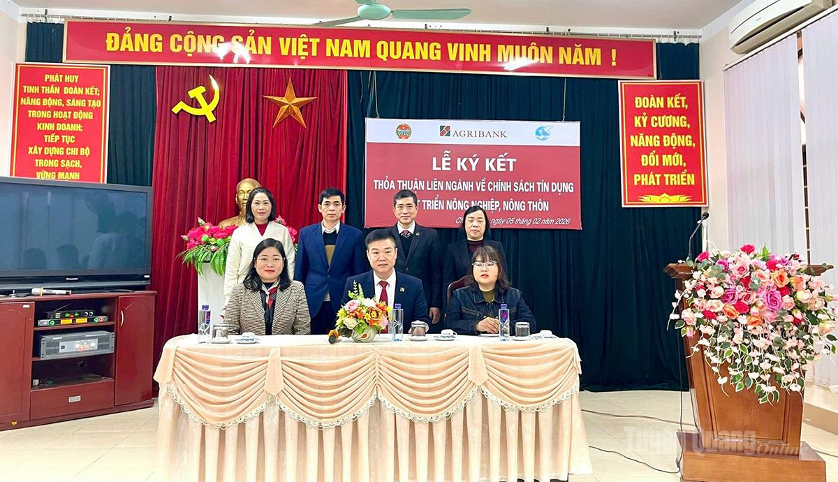 Agribank Chi nhánh Chiêm Hóa ký kết thỏa thuận liên ngành đưa chính sách tín dụng về cơ sở.