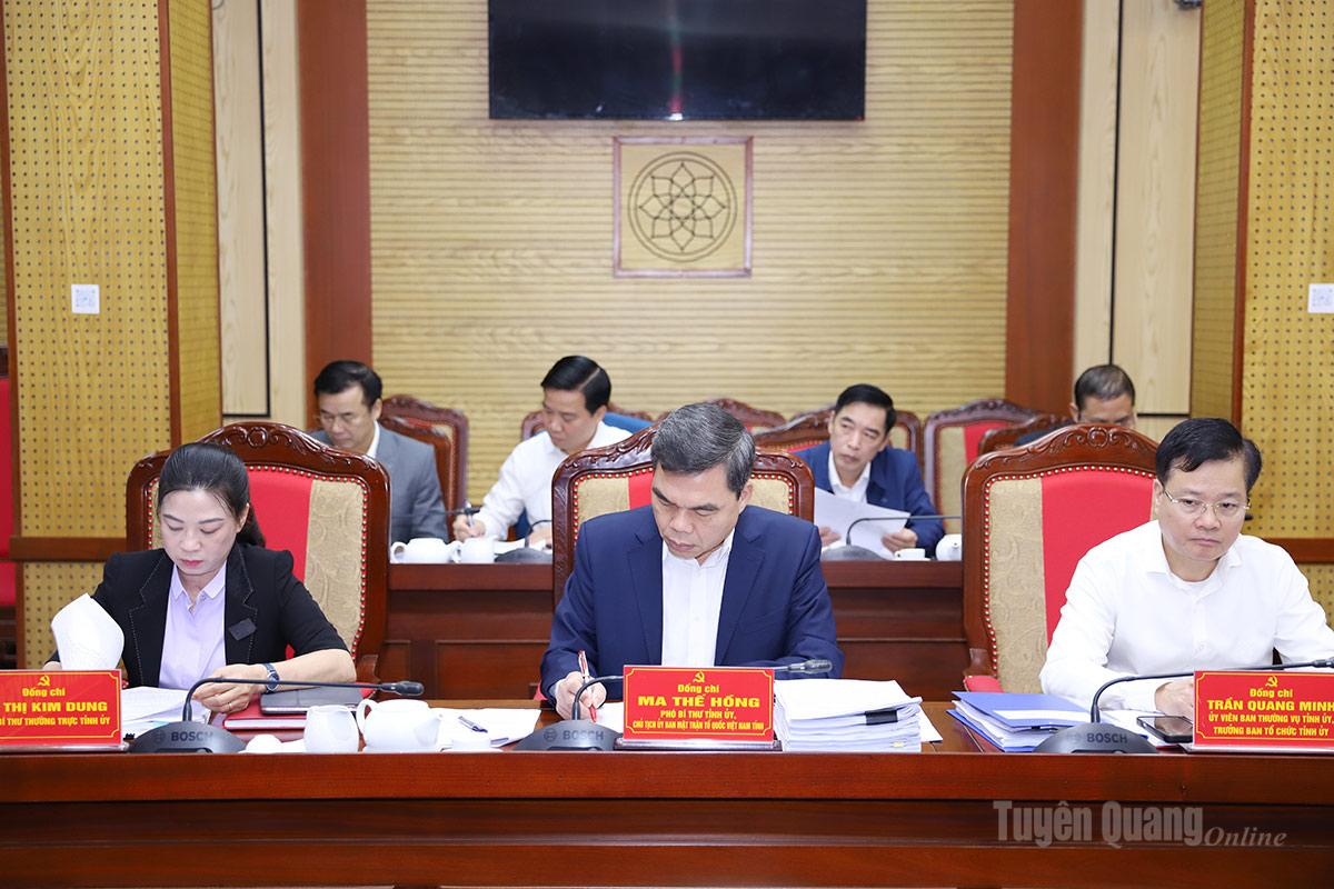 Các đồng chí Thường trực Tỉnh ủy dự cuộc họp.