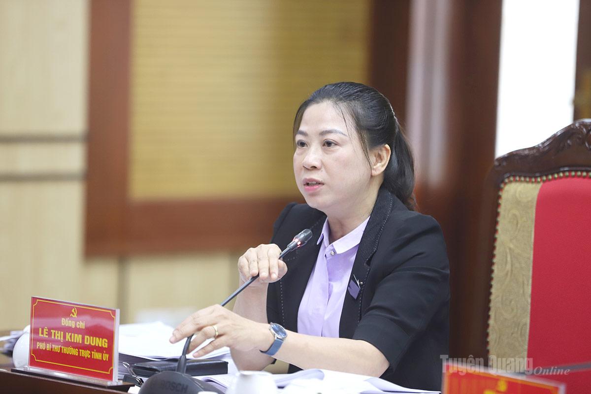 Phó Bí thư Thường trực Tỉnh ủy Lê Thị Kim Dung phát biểu tại cuộc họp.