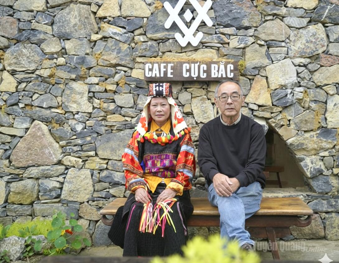 Ông Yasushi Ogura tại quán cà phê Cực Bắc.