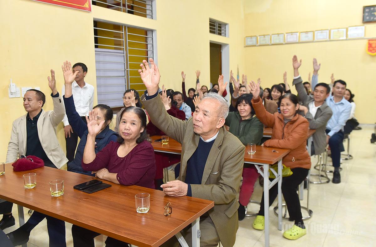 p100% cử tri tổ dân phố Tân Hà 13, phường Minh Xuân biểu quyết nhất trí các ứng cử viên tham gia ứng cử HĐND các cấp.