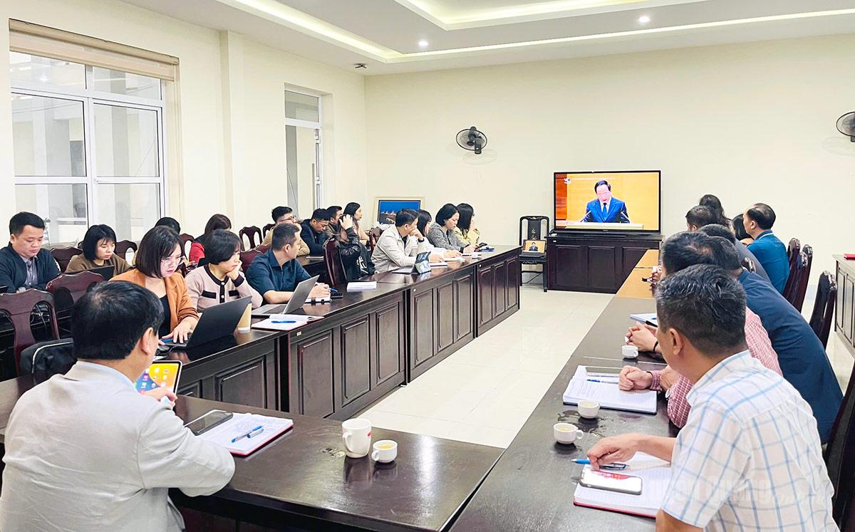 Các đại biểu dự tại điểm cầu Báo và phát thanh, truyền hình Tuyên Quang tại cơ sở 2, phường Hà Giang 1, tỉnh Tuyên Quang. Ảnh: Hải Đăng