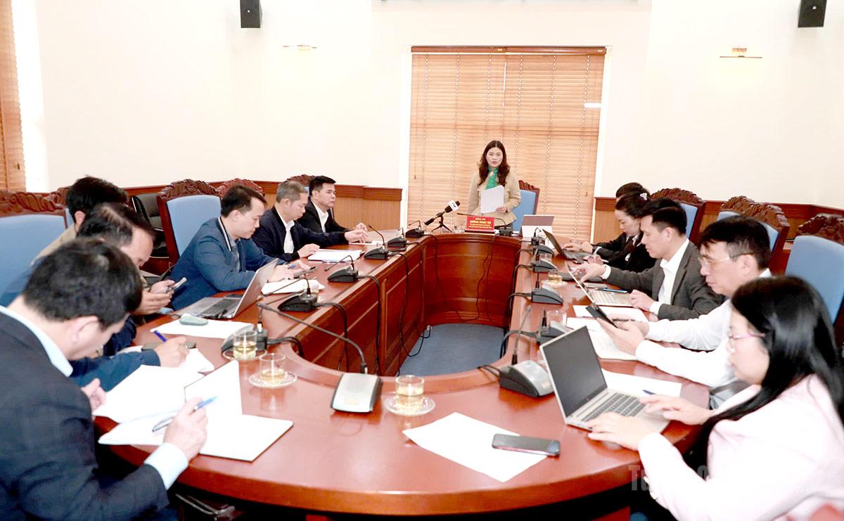 Quang cảnh cuộc họp.