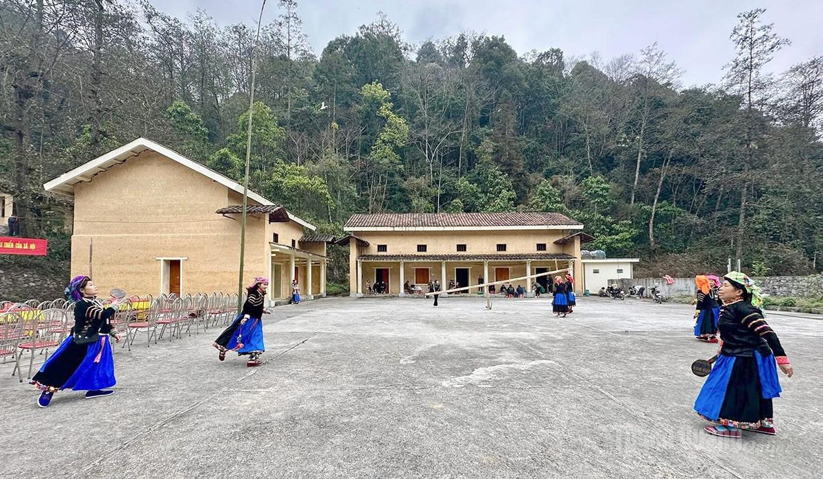 Nghi lễ được thực hiện tại Lễ hội Lồng Tông xã Bình An.