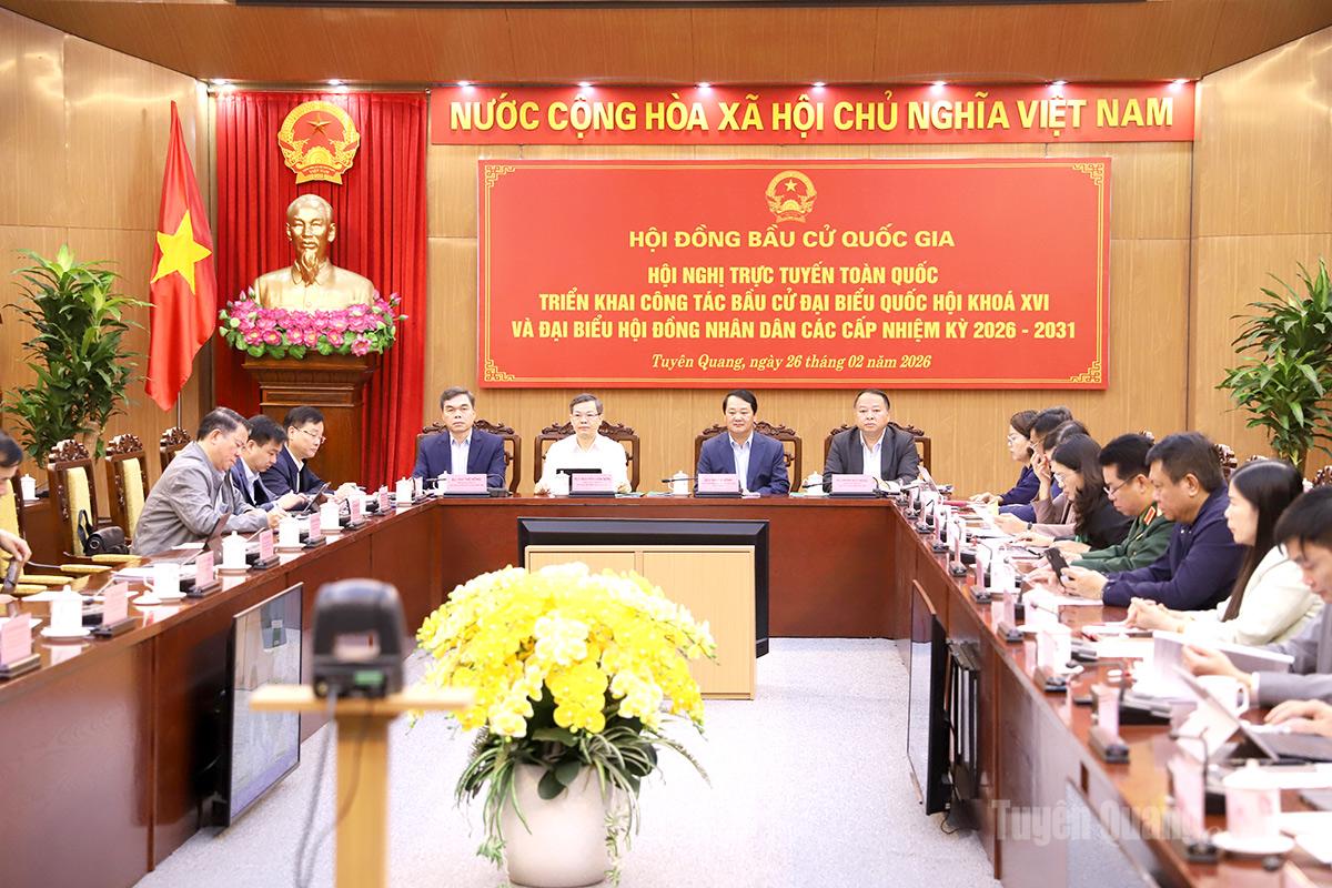 Các đồng chí lãnh đạo tỉnh chủ trì tại điểm cầu tỉnh.