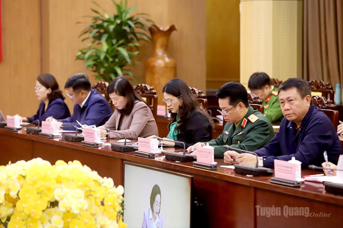 Các đồng chí trong Ban Thường vụ Tỉnh ủy, thành viên Ban Chỉ đạo Bầu cử tỉnh dự Hội nghị.