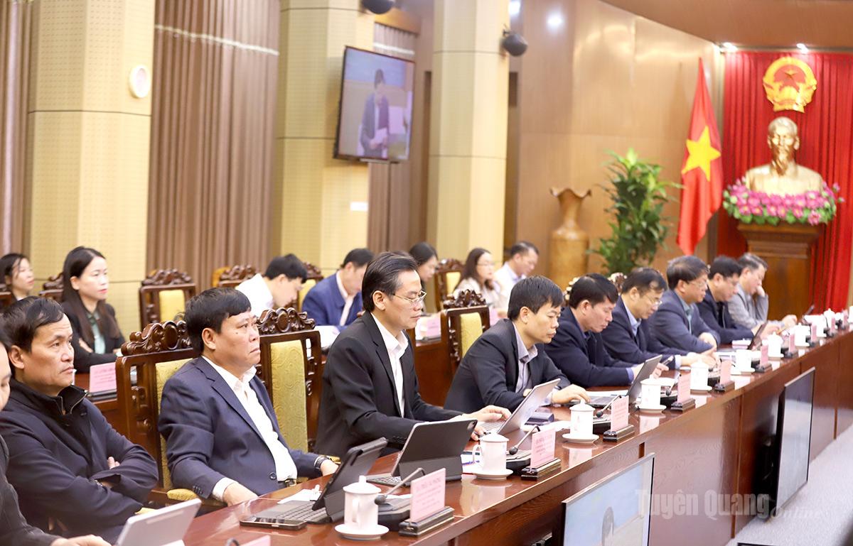 Các đồng chí thành viên Ban chỉ đạo Bầu cử, Ủy ban Bầu cử tỉnh dự hội nghị.