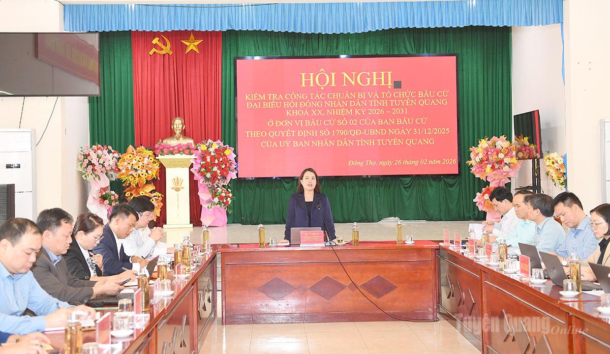 Đồng chí Trưởng đoàn ĐBQH chuyên trách tỉnh Lý Thị Lan chủ trì buổi làm việc