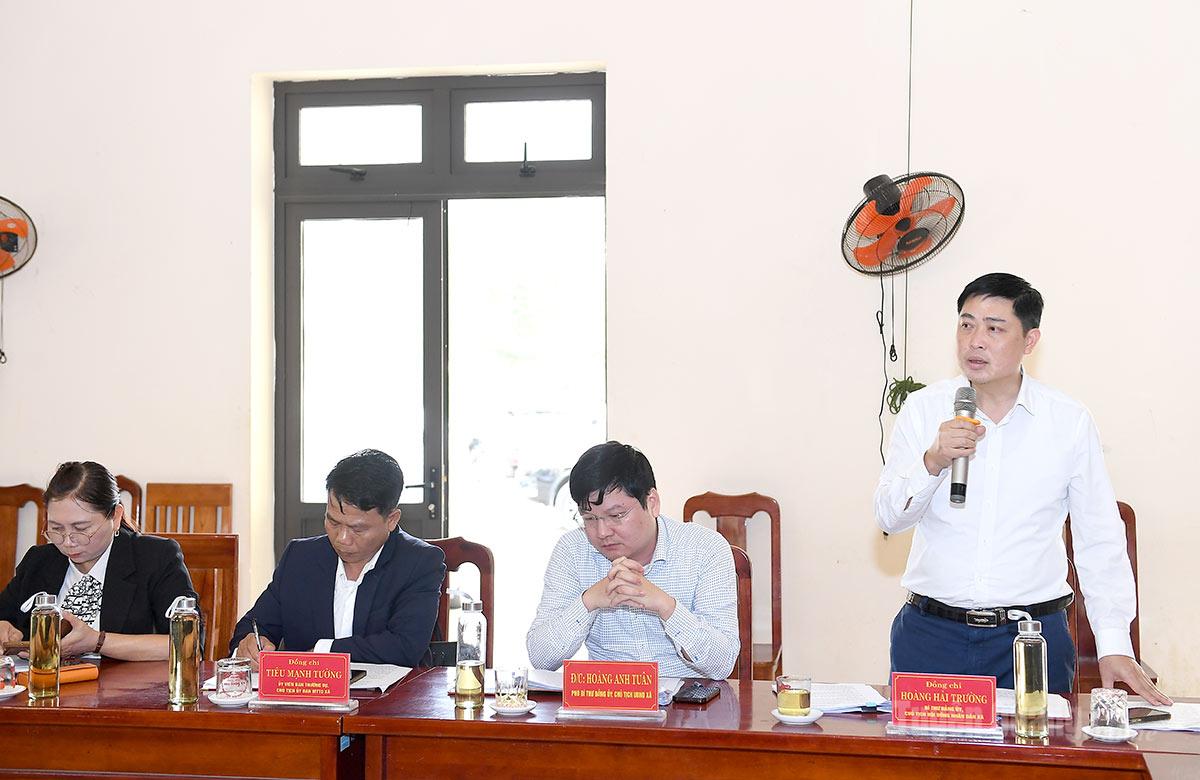 Lãnh đạo Đảng ủy xã Hồng Sơn phát biểu tại buổi làm việc
