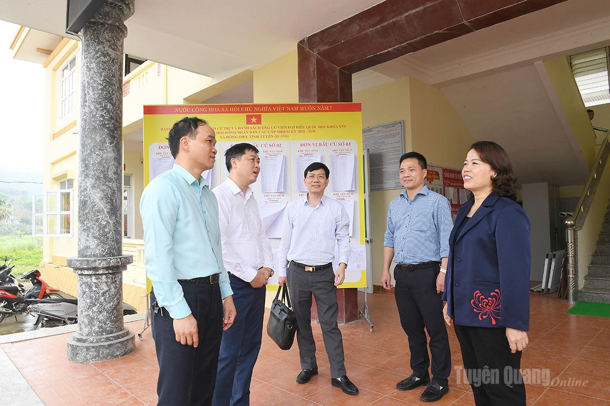 Đoàn công tác của Ban Bầu cử đại biểu HĐND tỉnh trao đổi với lãnh đạo xã Đông Thọ và Hồng Sơn về công tác chuẩn bị bầu cử đại biểu HĐND tỉnh