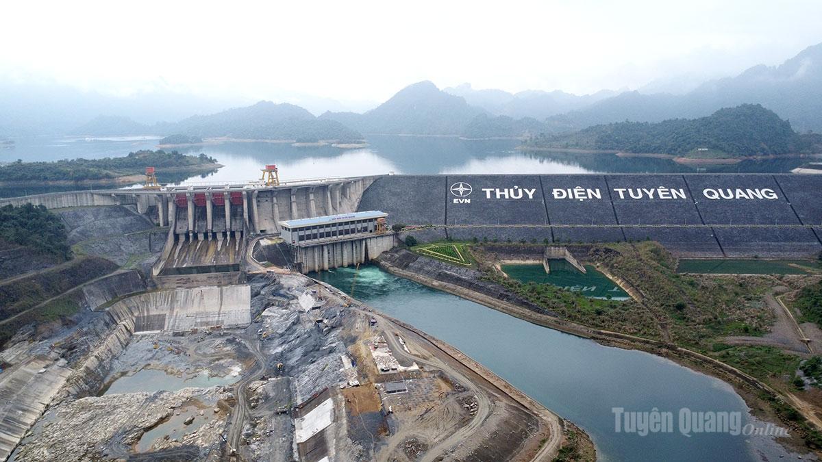 Nhà máy Thuỷ điện Tuyên Quang thực hiện tốt việc nộp tiền dịch vụ môi trường rừng.