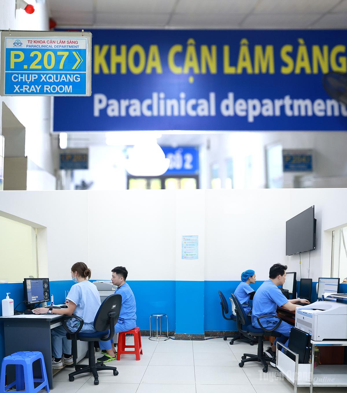Khoa Cận lâm sàng – một buổi sáng làm việc thường nhật. Vẫn là nhịp vận hành quen thuộc của máy móc, hồ sơ và những bước chân vội vã, nhưng hôm nay có thêm một sự hiện diện đặc biệt.