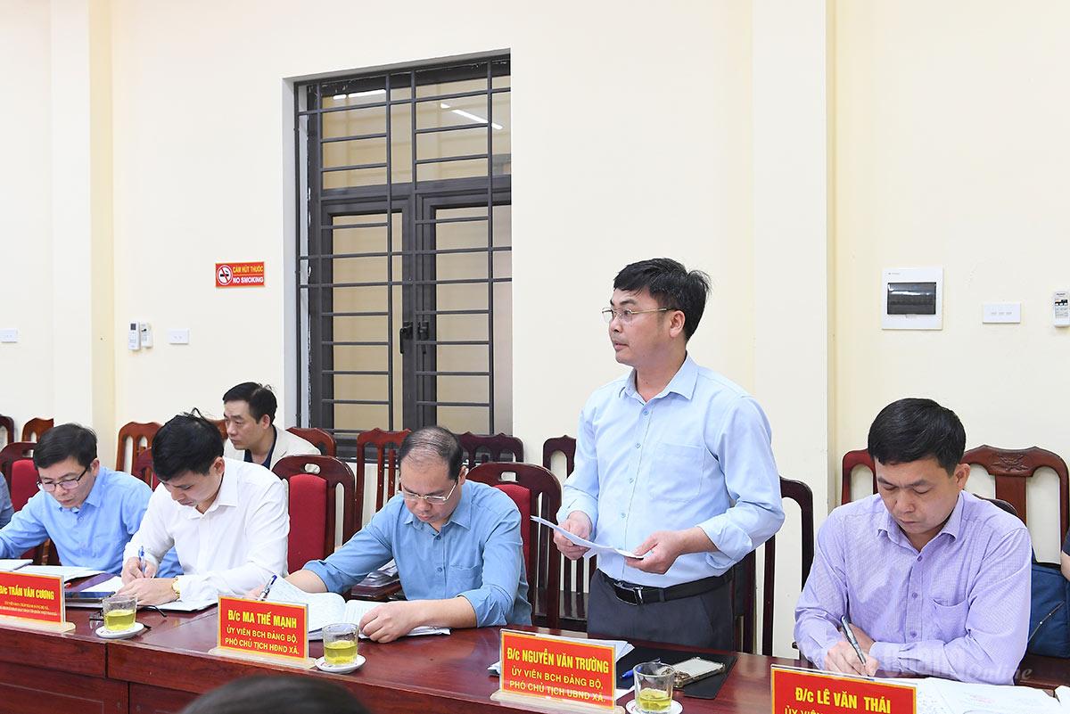 Lãnh đạo UBND xã Trung Sơn báo cáo công tác chuẩn bị bầu cử trên địa bàn