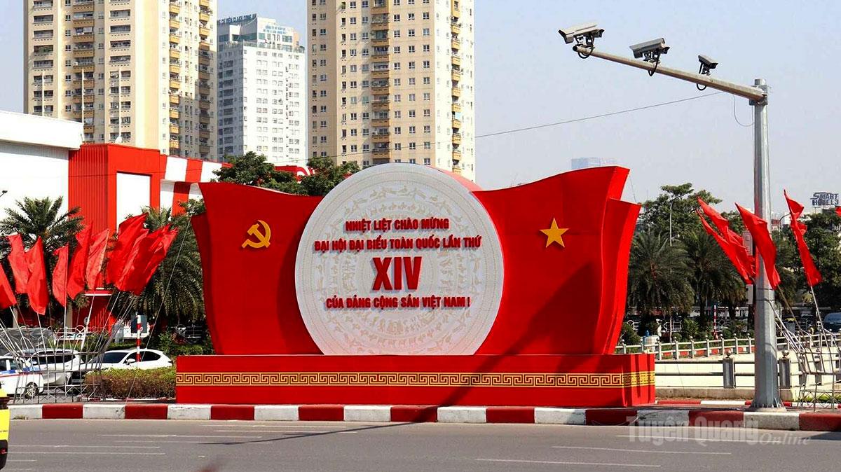 Đường phố rực rỡ
cờ hoa chào mừng Đại hội
lần thứ XIV của Đảng.