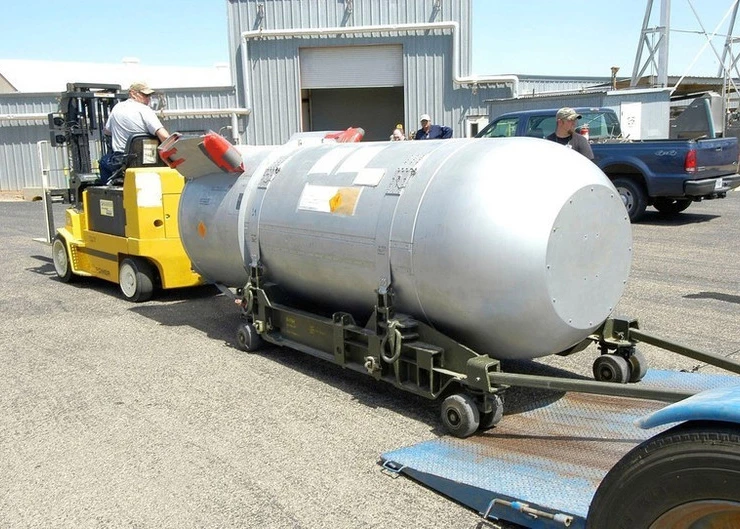 A US tactical nuclear bomb. (Photo: DEFENSE NEWS)