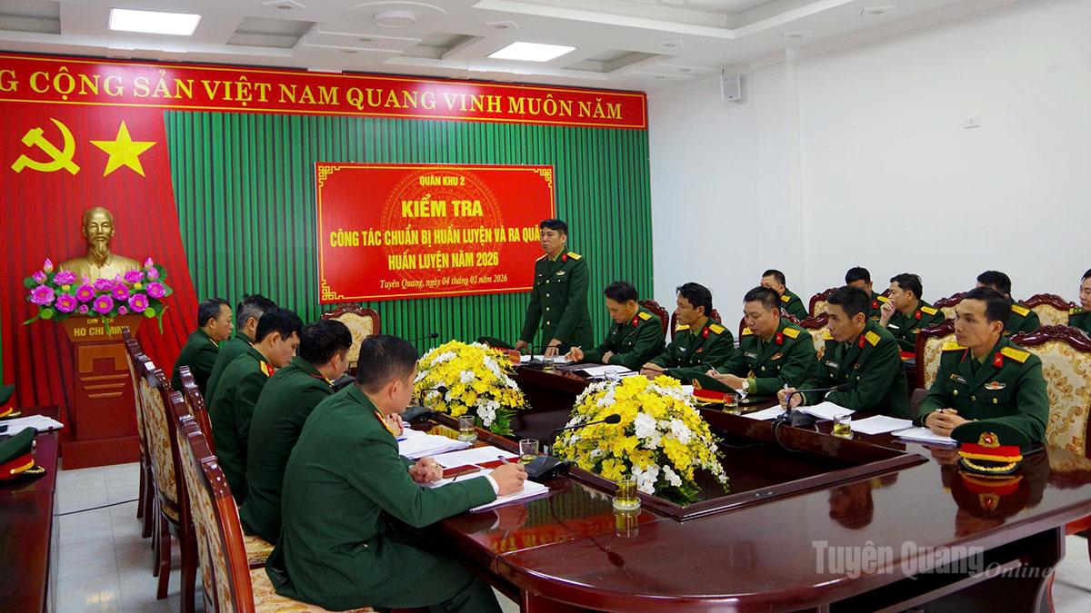 Đại diện Bộ Tư lệnh Quân khu 2 kết luận kiểm tra.