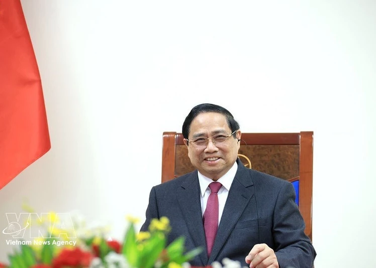 PM Pham Minh Chinh in the phone talks with his Singaporean counterpart Lawrence Wong. (Photo: VNA)