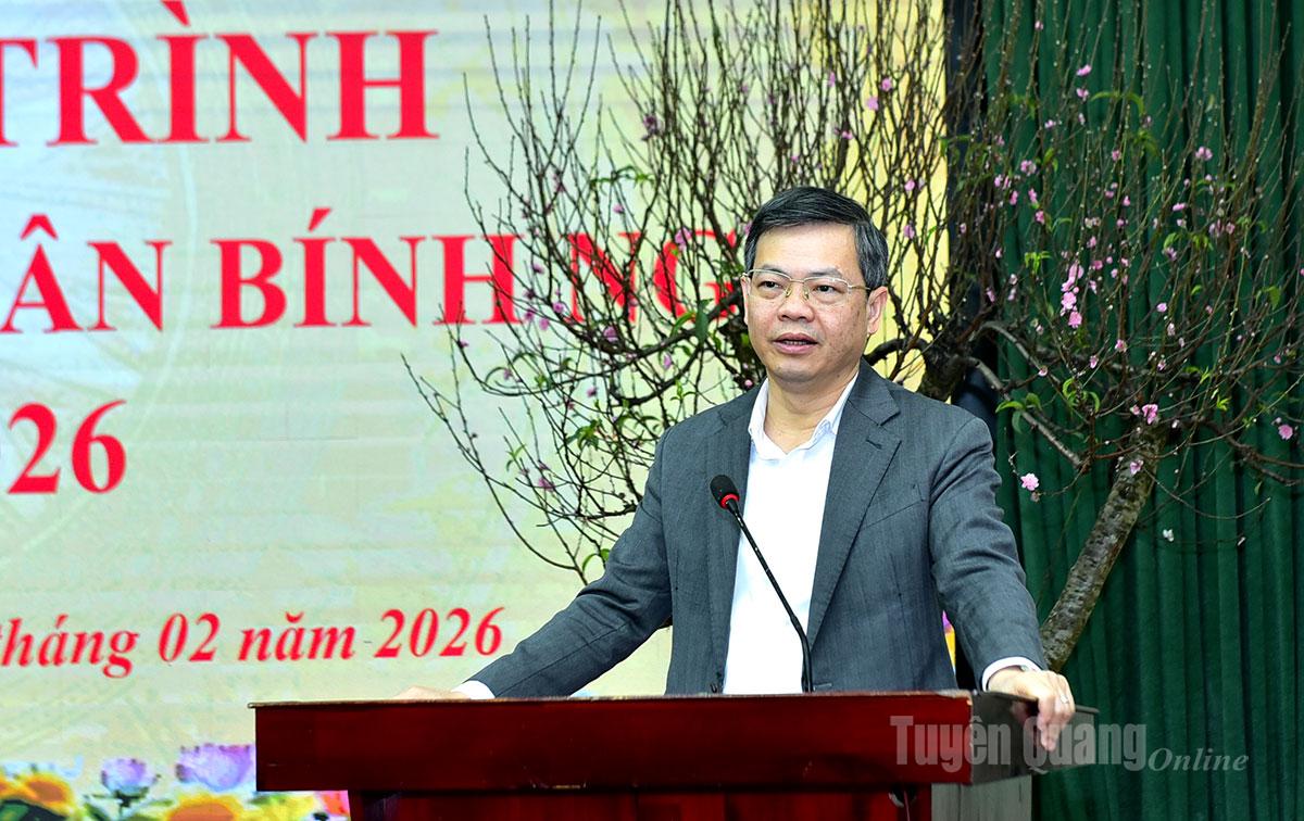 Đồng chí Chủ tịch HĐND tỉnh Nguyễn Văn Sơn phát biểu tại chương trình.