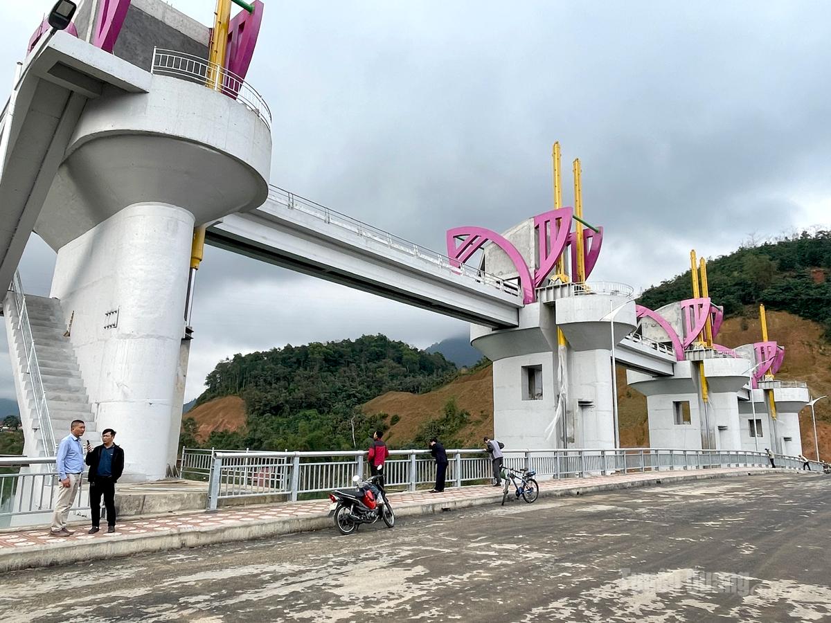Toàn cảnh đập dâng nước thuộc các phường Hà Giang 1 và Hà Giang 2.
