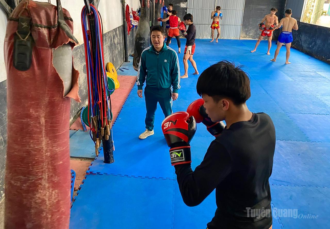 Despite the year drawing to a close, the training atmosphere at the provincial Muay Thai team remains intense and energetic.