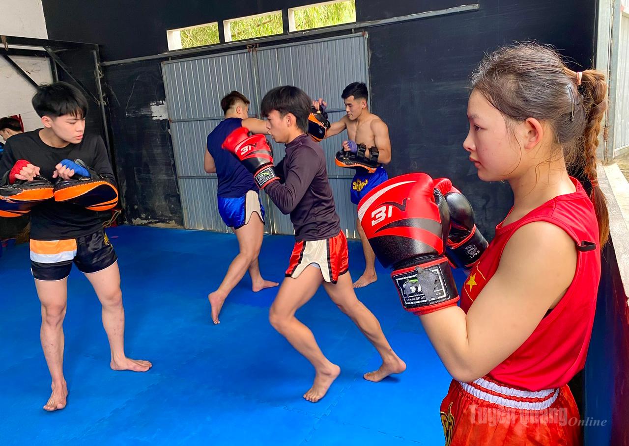 Sixteen-year-old Linh Thi Dan, a young and promising Dao ethnic athlete, is determined to claim the first medal of her competitive career.