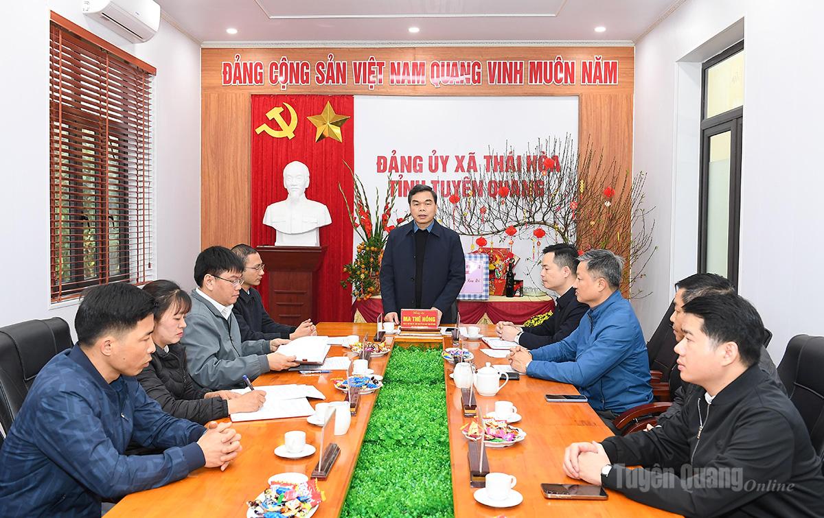 Đồng chí Phó Bí thư Tỉnh ủy, Chủ tịch Ủy ban MTTQ Việt Nam tỉnh Ma Thế Hồng phát biểu tại buổi làm việc với Ban Thường vụ Đảng ủy xã Thái Hòa.