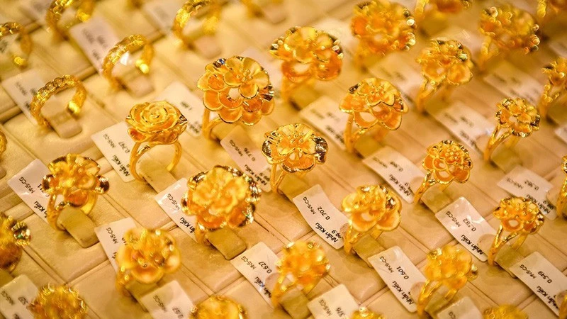 Giá vàng ngày 3/2: Trong nước, thế giới tăng mạnh trở lại