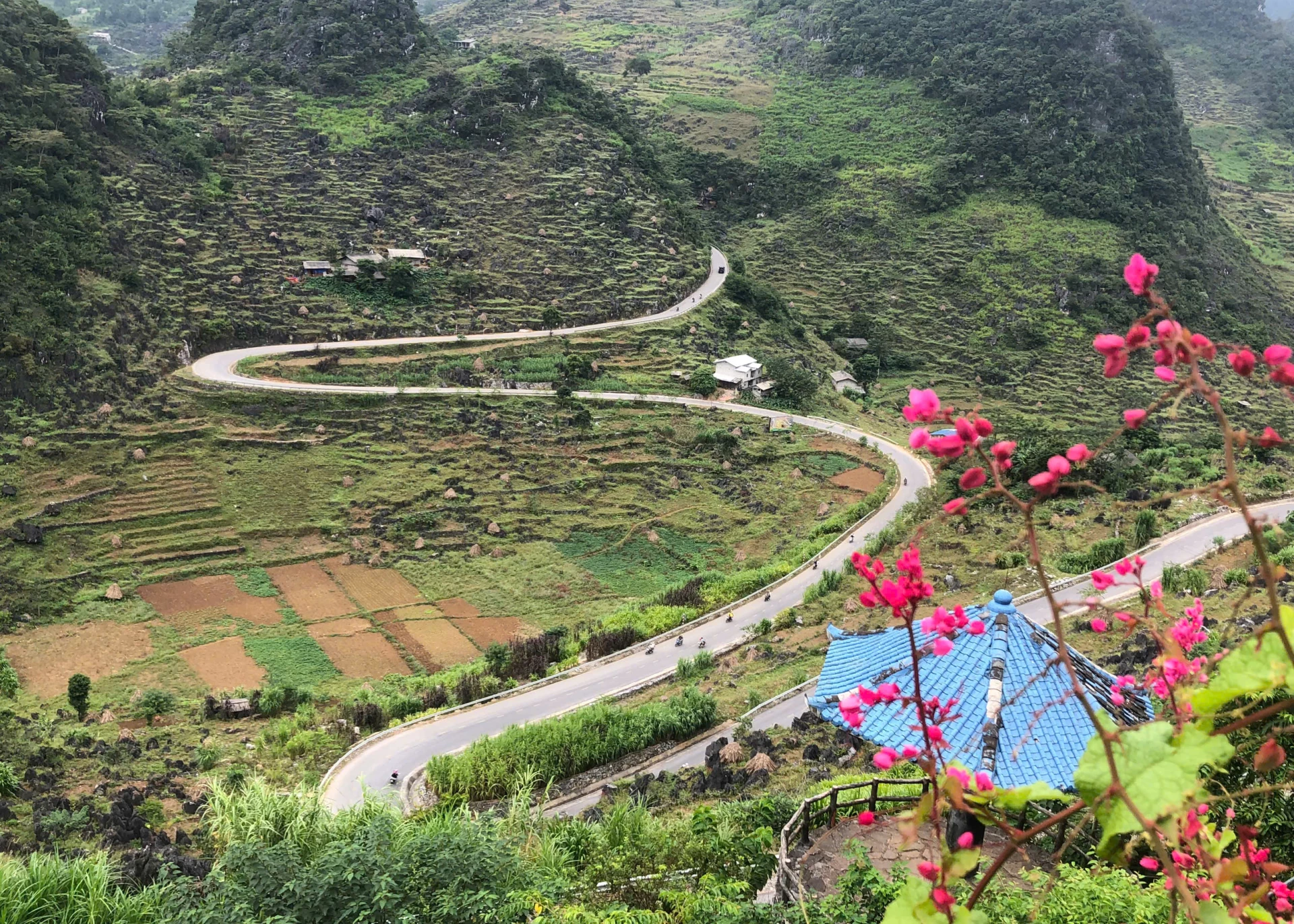 The M-shaped bend, one of the most famous scenic viewpoints on the Dong Van Karst Plateau.