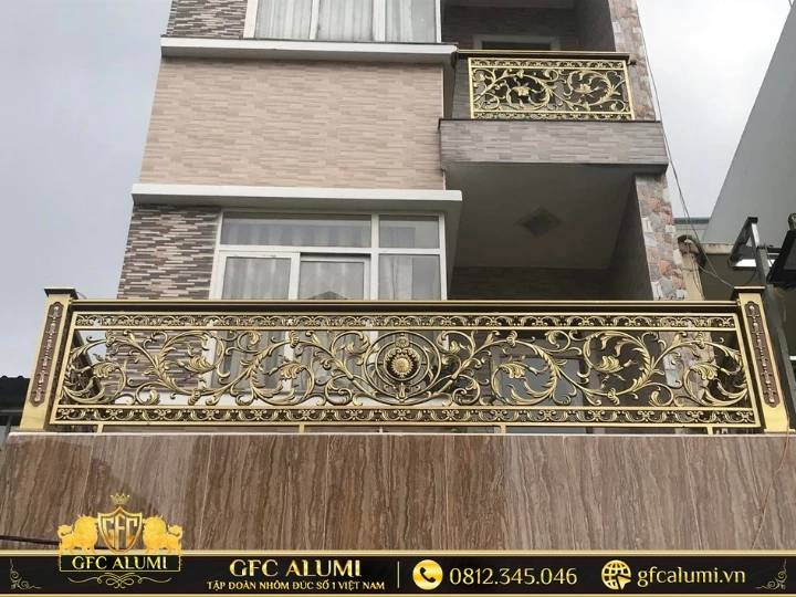 Ưu tiên hoa văn truyền thống cách điệu cho ban công để tạo chiều sâu thẩm mỹ 