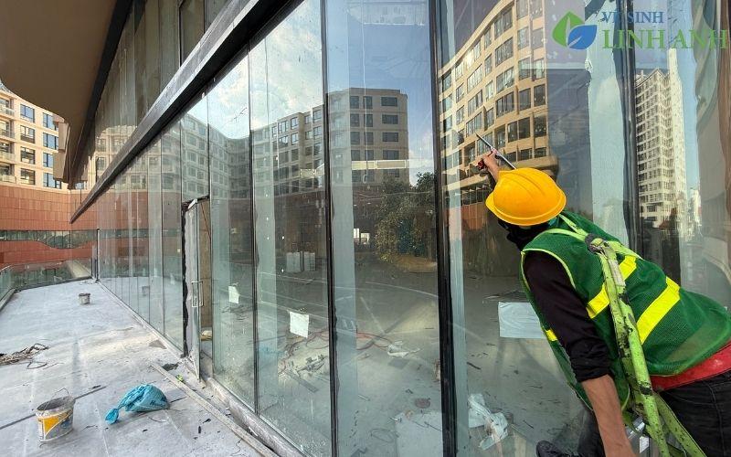 Linh Anh Clean có đội ngũ nhân sự được đào tạo kỹ thuật bài bản