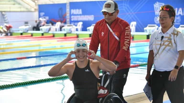 Swimmer Vi Thi Hang won four gold medals and set two new records in the backstroke events. (Photo: NDO)