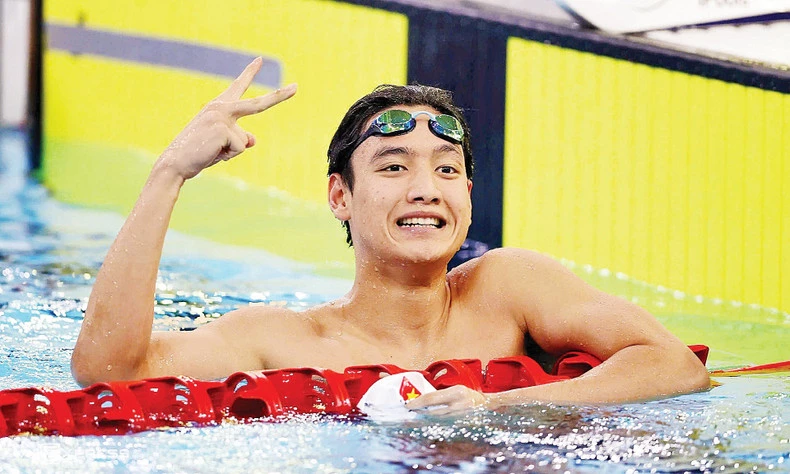 In his first SEA Games, swimmer Tran Van Nguyen Quoc (17 years old) wins three medals. (Photo: DUC DONG)