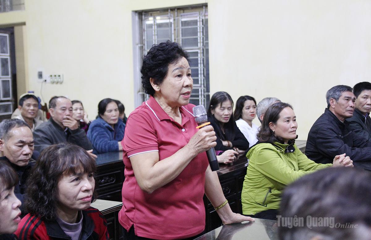 Cử tri tổ dân phố Hưng Thành 9, phường An Tường phát biểu ý kiến tại hội nghị.