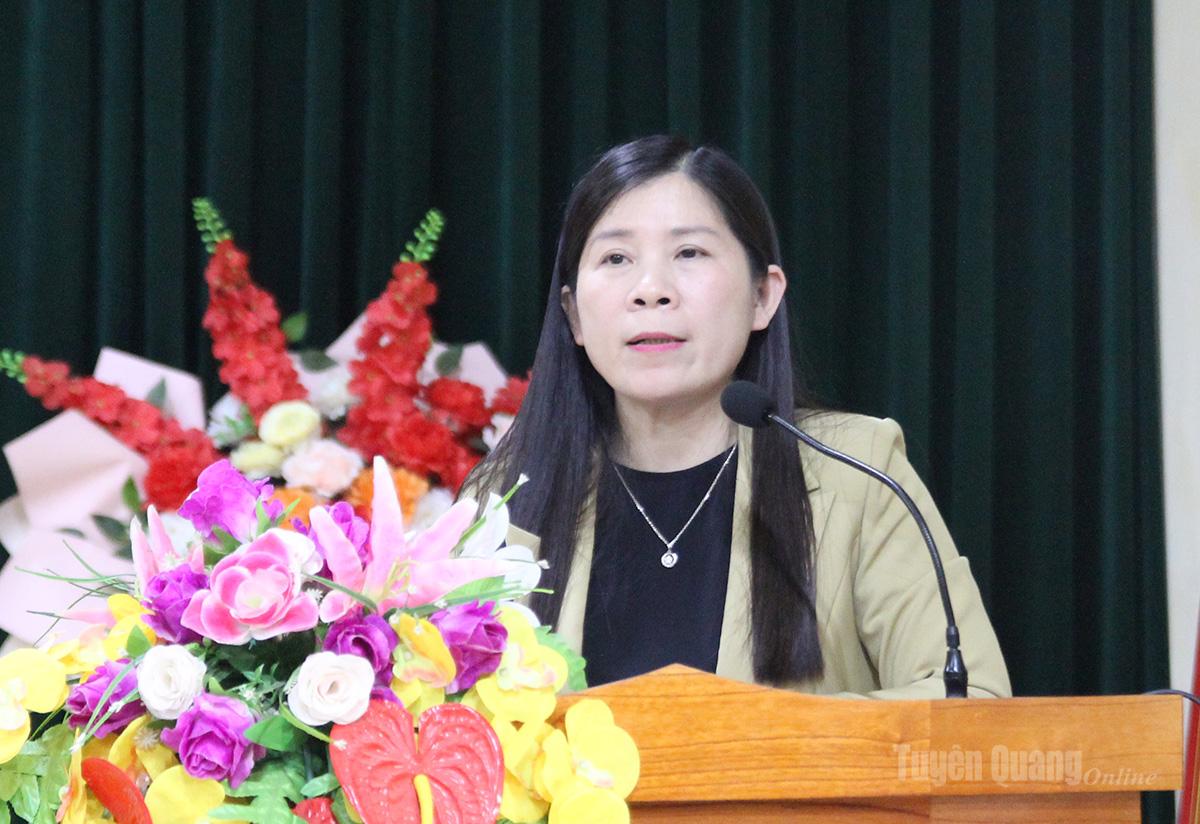 Đồng chí Phó Chủ tịch HĐND tỉnh Lê Thị Thanh Trà phát biểu tại hội nghị.