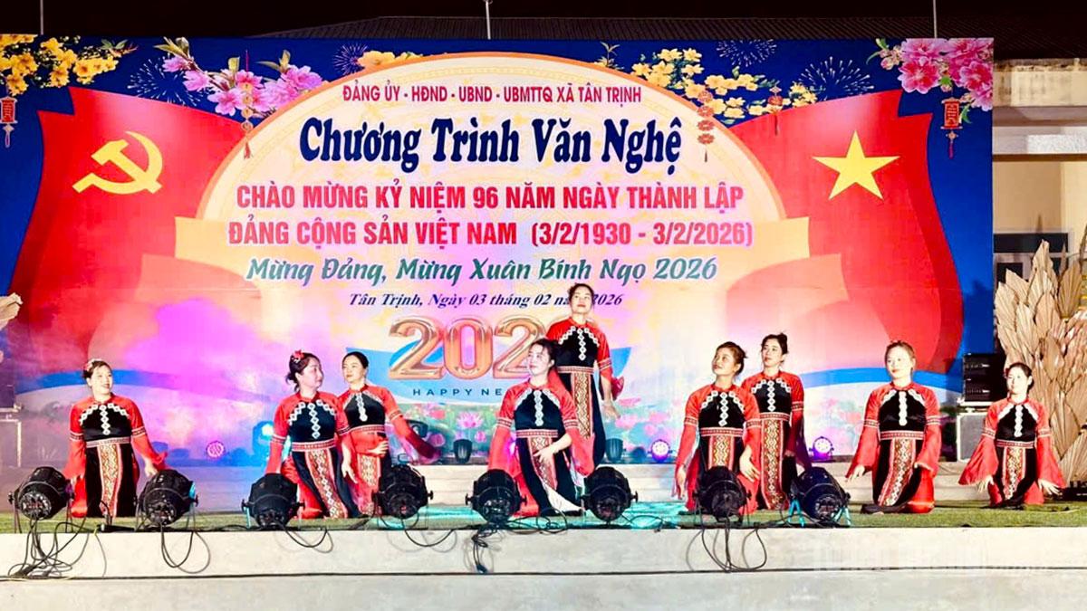 Chương trình văn nghệ đặc sắc mừng Đảng, mừng Xuân tại xã Tân Trịnh.