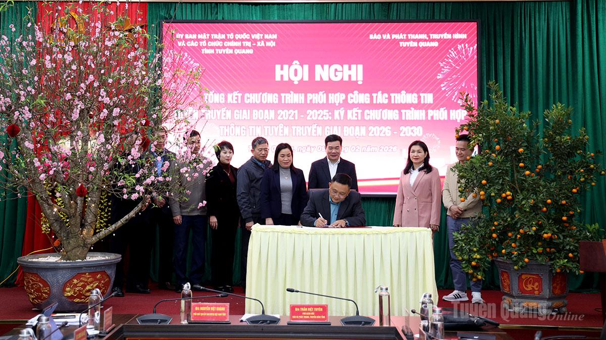 Đại diện các cơ quan ký kết phối hợp tuyên truyền giai đoạn 2026-2030.
