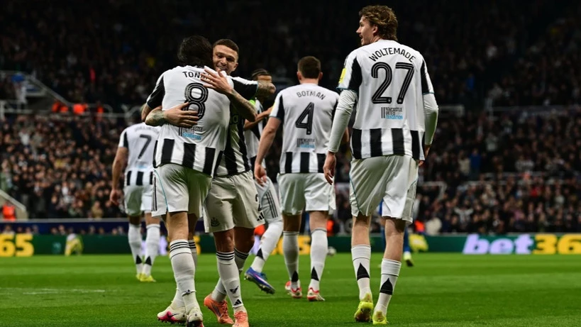 Newcastle United thắng kịch tính, giành vé vào vòng 1/8 Champions League