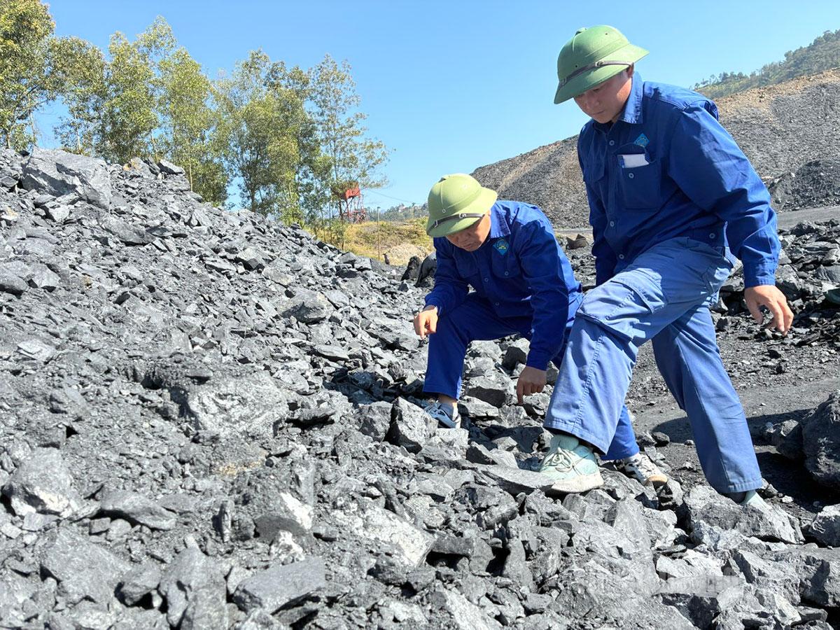 Workers search for and sort ore for the refining process.