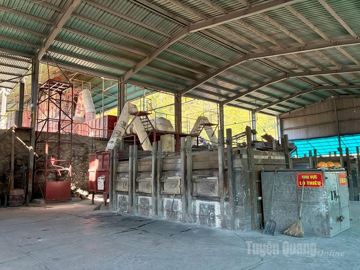 Producing refined antimony metal requires a complex and multi-stage production process.