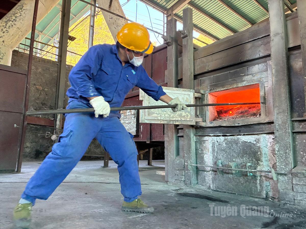 The furnaces are kept burning continuously, 24 hours a day, with workers rotating in shifts.