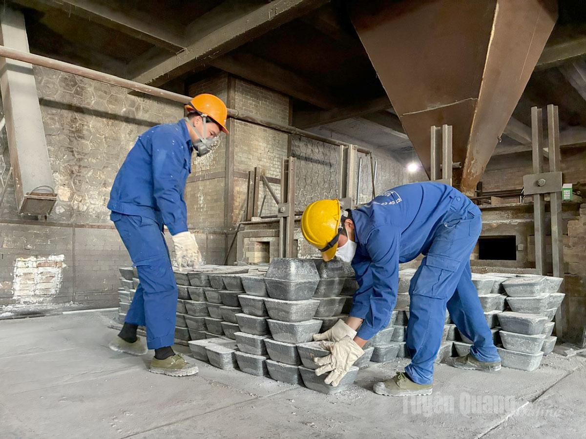 Solid antimony metal blocks are the result of an intensive and sophisticated process of mining and deep processing.