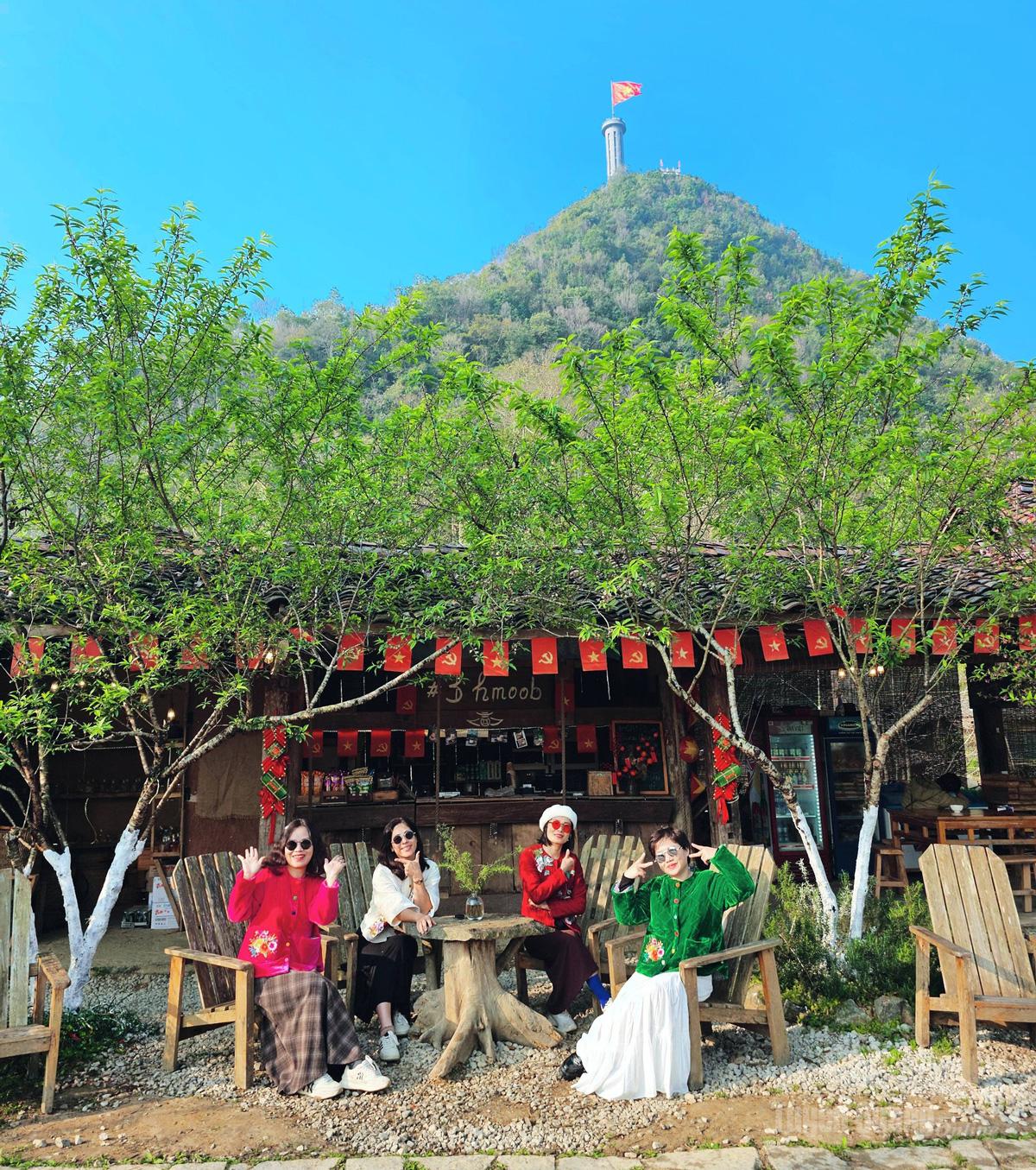 Lũng Cú như thỏi nam châm thu hút du khách.