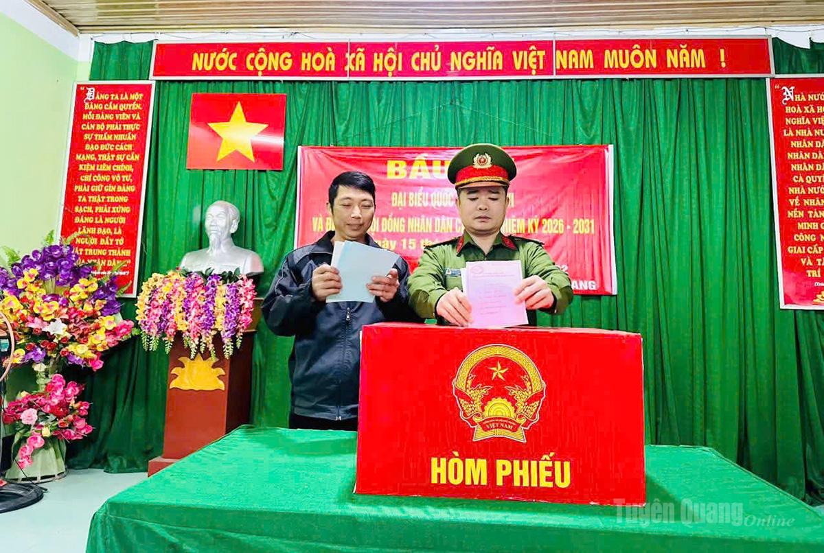 Đến 10h30 phút, xã Tân Trịnh có 7.341/7.384 cử tri tham gia bỏ phiếu bầu cử, đạt 99,38%. Ảnh: Mộc Lan.