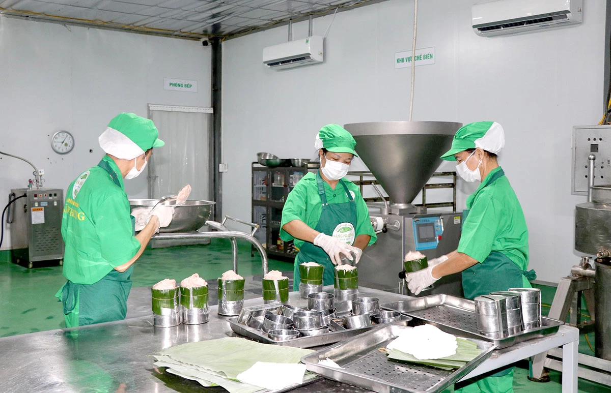 Khu vực chế biến các sản phẩm từ thịt phối trộn thảo dược của HTX Sáng Nhung.