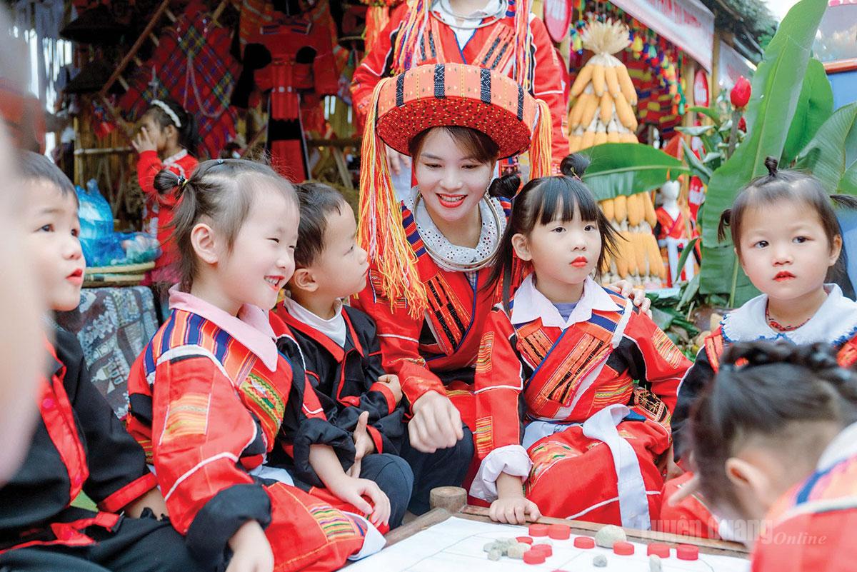 Văn hóa đặc sắc dân tộc Pà Thẻn, xã Tân Trịnh đang được gìn giữ và phát huy giá trị thu hút du khách.