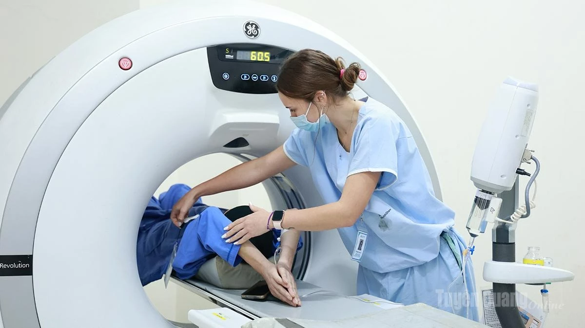 After three weeks of internship, Bonnie has been introduced to the operation of modern medical equipment and has assisted the department in activities such as MRI and X-ray imaging.