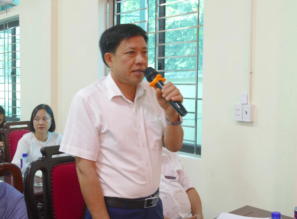 Cử tri xã Xuân Giang nêu ý kiến tại buổi tiếp xúc cử tri