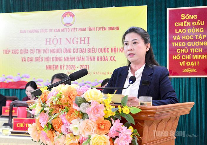 Đồng chí Phó Bí thư Thường trực Tỉnh ủy Lê Thị Kim Dung trình bày chương trình hành động tại hội nghị.